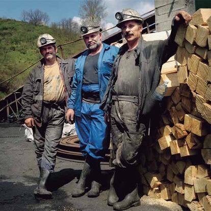 Tres mineros polacos de la mina Alto Bierzo, en Tremor de Arriba