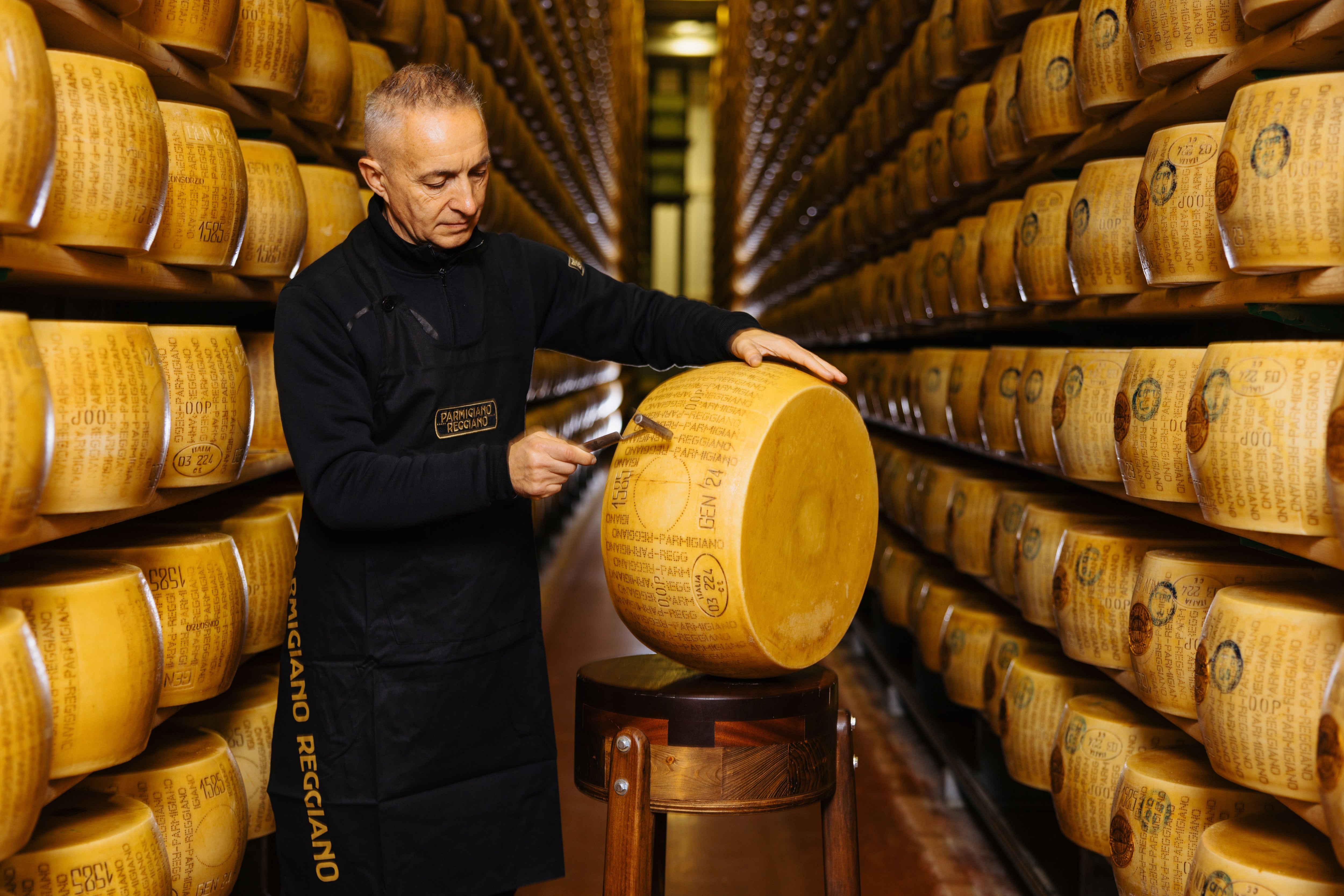 Parmesano: el queso con propiedad intelectual, que dinamizó monasterios y es uno de los más falsificados del mundo