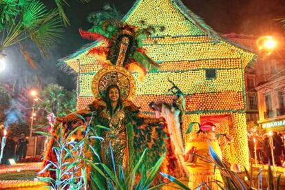 Desfile durante la edici&oacute;n de 2014 de la fietsa del lim&oacute;n de Menton (Francia).