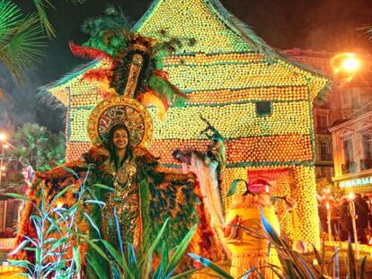Desfile durante la edición de 2014 de la fietsa del limón de Menton (Francia).