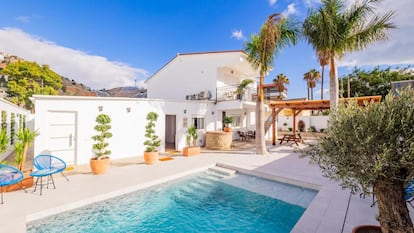 Piscina exterior de La Palapa, en Rincón de la Victoria (Málaga).