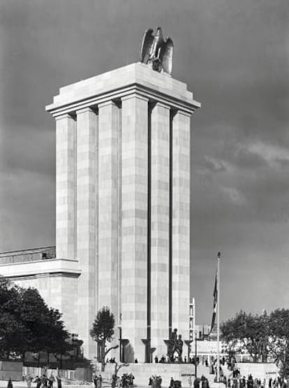 Pavilhão alemão, de Albert Speer, na Exposição Internacional de Paris, de 1937.