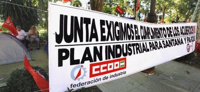 Protesta de los extrabajadores de Santana el pasado junio en Sevilla.