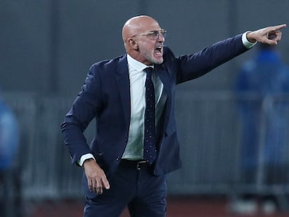 El seleccionador español, Luis de la Fuente, durante el partido entre Georgia y España de este viernes.