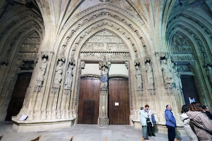 Entrada principal de la catedral Santa María de Vitoria.