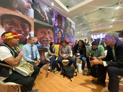 Líderes indígenas y de agencias administrativas dedicadas a la protección de la Amazonia, durante la COP27, en Sharm el-Sheij (Egipto).