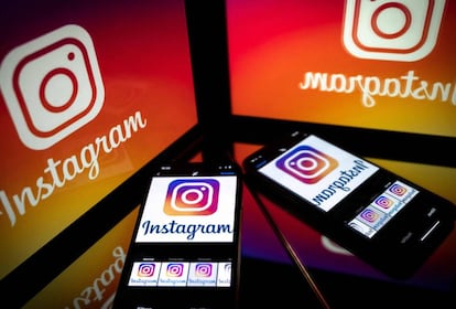 Móviles muestran la red social Instagram / AFP