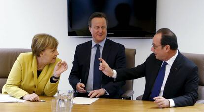 La canciller alemana, Angela Merkel, el primer ministro británico, David Cameron y el presidetente francés, François Hollande, el pasado marzo en Bruselas.