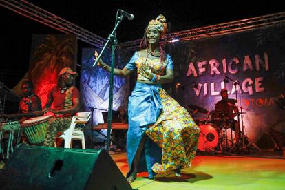 Vestidos elaborados por la sastrería senegalesa Bissap, en el barrio de Ruzafa (Valencia), que portaron los integrantes del grupo Khady Seck en el Rototom Sunsplash.