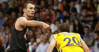 Azofra, durante un partido de ACB en su último año como jugador (2006/2007)