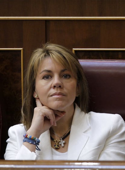 Dolores de Cospedal, en un escaño del Congreso.