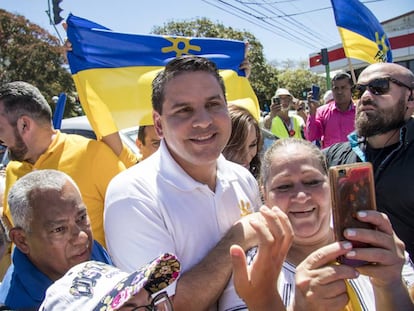 Fabricio Alvarado, candidato a la presidencia de Costa Rica, con sus seguidores.