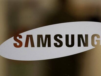Logo de Samsung en instalaciones de la compañía en Seúl, Corea.