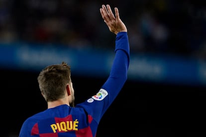 Piqué celebra su gol frente al Valencia en un partido de Liga, en 2019.