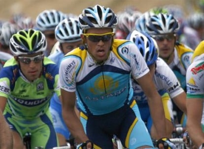 Contador, en primer término, durante una etapa del Giro.