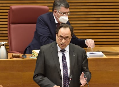 El consejero de Hacienda, Vicent Soler, en el debate de enmiendas a la totalidad a los Presupuestos de la Generalitat para 2021presentadas por PP y Vox.