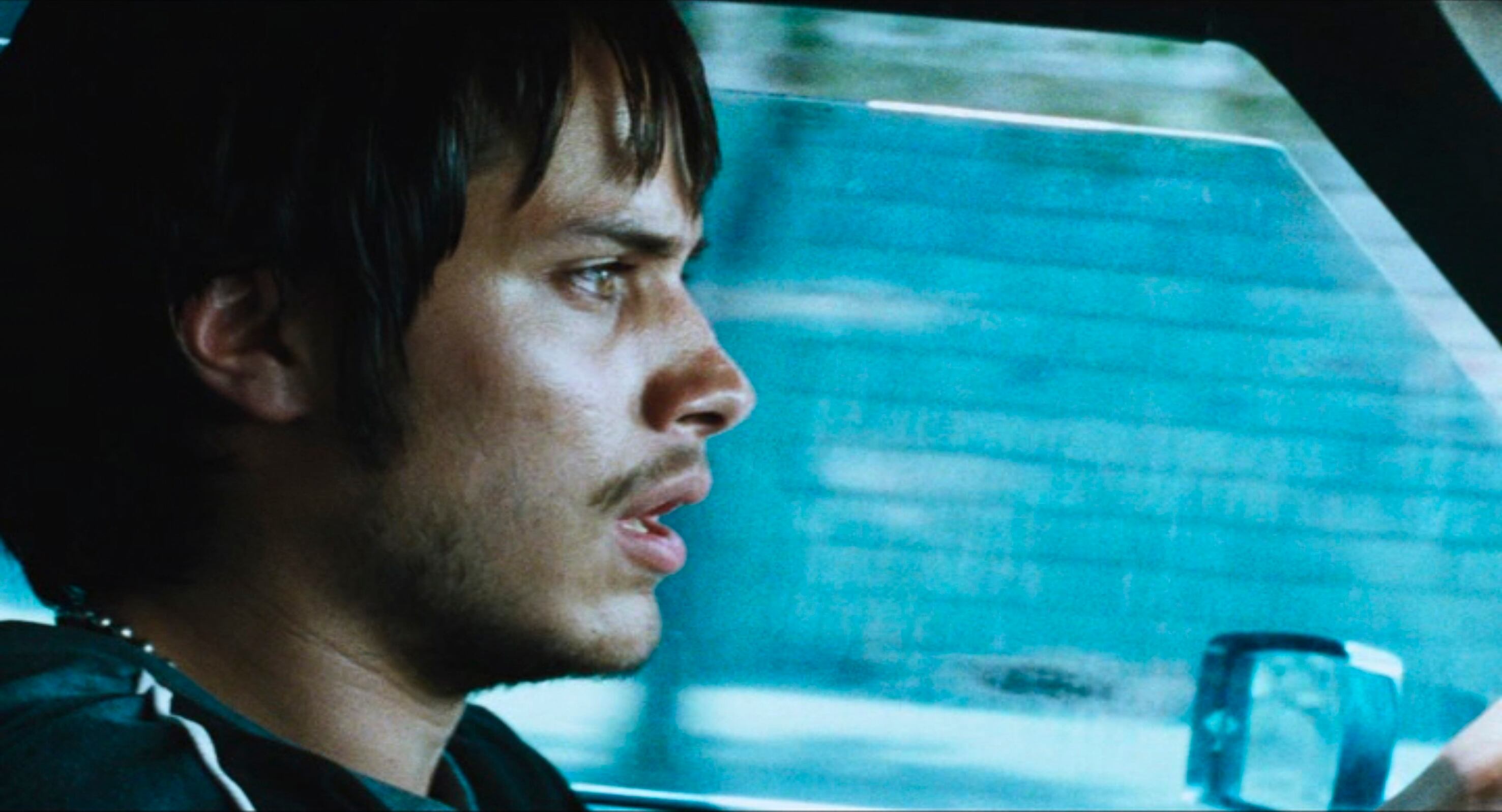 El actor Gael García Bernal, en una imagen de 'Amores perros' (2000), su primer largometraje, que rodó mientras estudiaba interpretación.