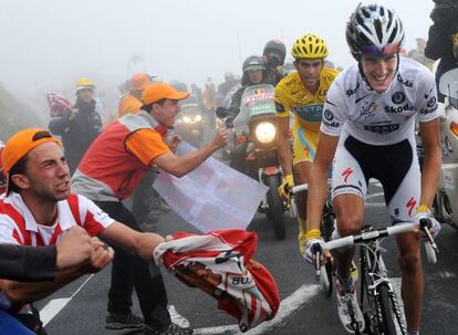 Schleck y Contador, en el ascenso del Tourmalet en el Tour del 2010.