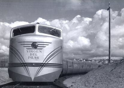 El 14 de julio de 1950 comienza el servicio comercial de los trenes Talgo II en la relación Madrid-Irún-Hendaya con cuatro trenes semanales a una velocidad máxima de 120 km/h.