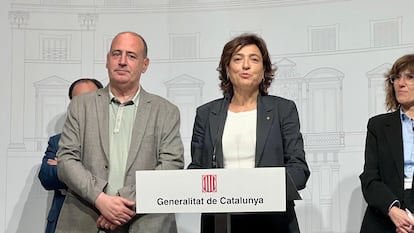 La secretaria general de Presidencia de la Generalitat, Eva Giménez, y el presidente de la CETRA, Carles Ramió, este jueves en Barcelona.

