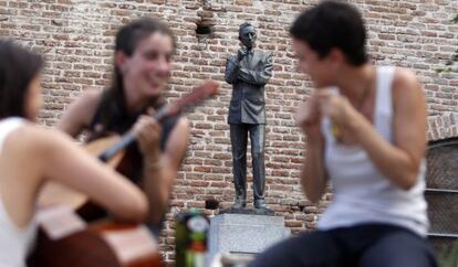 Escultura del compositor mexicano Agust&iacute;n Lara en el barrio de Lavapi&eacute;s. 