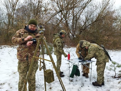La brigada de Ivan Polozk y Olha Svyrydova entrena el 29 de enero, a las afueras de Kiev.