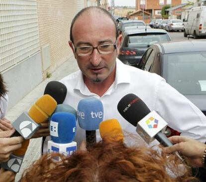Luis Miguel Aranda atiende a los medios a su llegada al juzgado de Valdemoro
