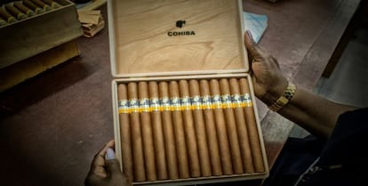 Una caja de puros de la marca Cohiba.