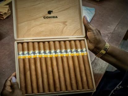 Una caja de puros de la marca Cohiba.
