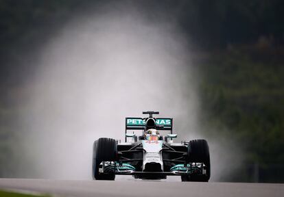 Hamilton acelera hasta la pole.