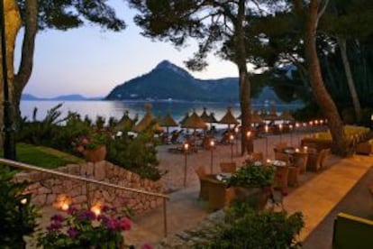 Ambiente nocturno en el hotel Formentor, en Pollença (Mallorca).