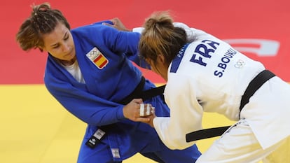 Paris 2024 Olympics - Judo - Women -48 kg Contest for Bronze Medal A - Champ de Mars Arena, Paris, France - July 27, 2024. Shirine Boukli of France in action against Laura Martinez Abelenda of Spain.