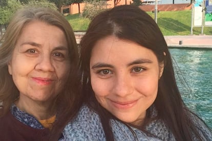 Mariana Sánchez Dávalos junto a su madre, María de Lourdes Dávalos