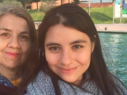 Mariana Sánchez Dávalos junto a su madre, María de Lourdes Dávalos