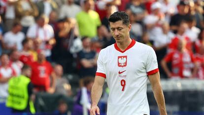 Robert Lewandowski, decepcionado ante Austria.