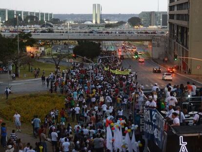 Marcha para Jesus re&uacute;ne evang&eacute;licos em Bras&iacute;lia.