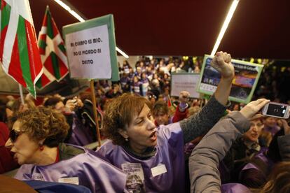 Mujeres de "El tren de la Libertad" llegan a la estación de Atocha.