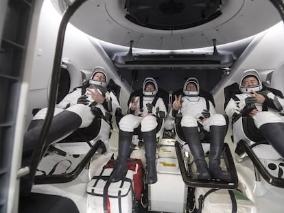 Aki Hoshide,Megan McArthur,Shane Kimbrough,Thomas Pesquet , la tripulación del SpaceX Dragon Endeavour tras la llegada a la Tierra