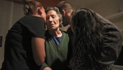 Carmen Martínez, com seus familiares.