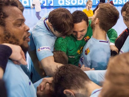 Los jugadores celebran el título tras vencer en Cuenca.