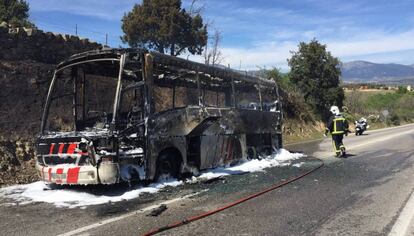 El autob&uacute;s ha quedado totalmente calcinado.