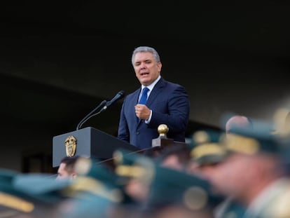 Iván Duque em uma cerimônia de passagem de tropas em vista.