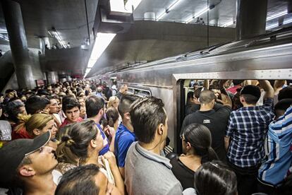 Passageiros na linha 3, no ano passado.