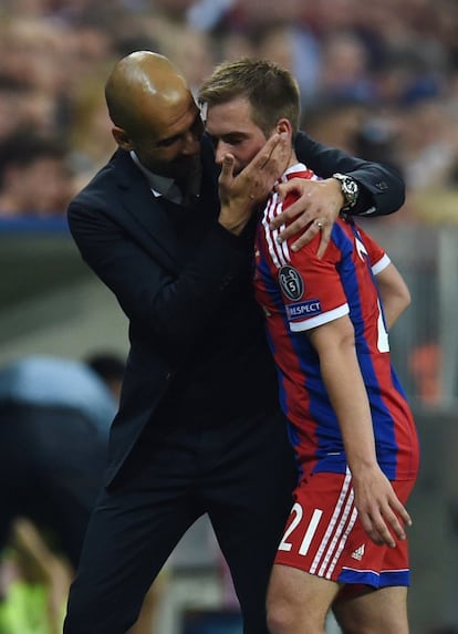 Guardiola junto a Philipp Lahm.