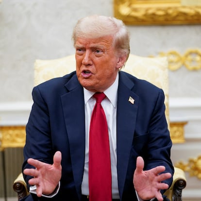 U.S. President Donald Trump meets with NATO Secretary General Mark Rutte (not pictured), on the day he announces a deal to get weapons to NATO, in the Oval Office at the White House in Washington, D.C., U.S., July 14, 2025. REUTERS/Nathan Howard