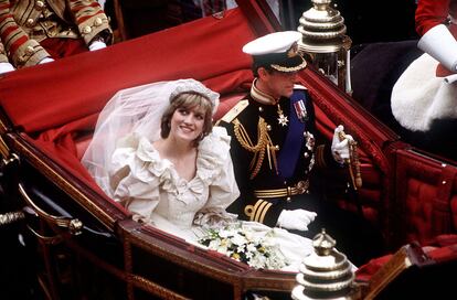 Los príncipes de Gales, el día de su boda, el 
miércoles 29 de julio de 1981.