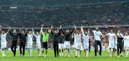 Los jugadores del Real Madrid celebran la victoria