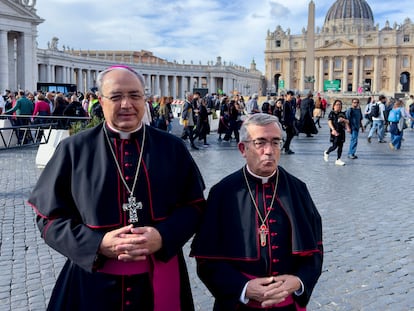 Luis Argüello presidente de la Conferencia Episcopal Española (CEE) y César García Magán secretario general en Roma