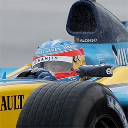 Alonso, durante la prueba de ayer.