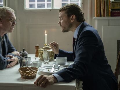 Søren Malling y Pilou Asbæk, en 'The Investigation'.